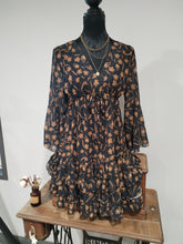 Charger l&#39;image dans la galerie, Robe courte bohème noire imprimé fleuri marron  taille unique
