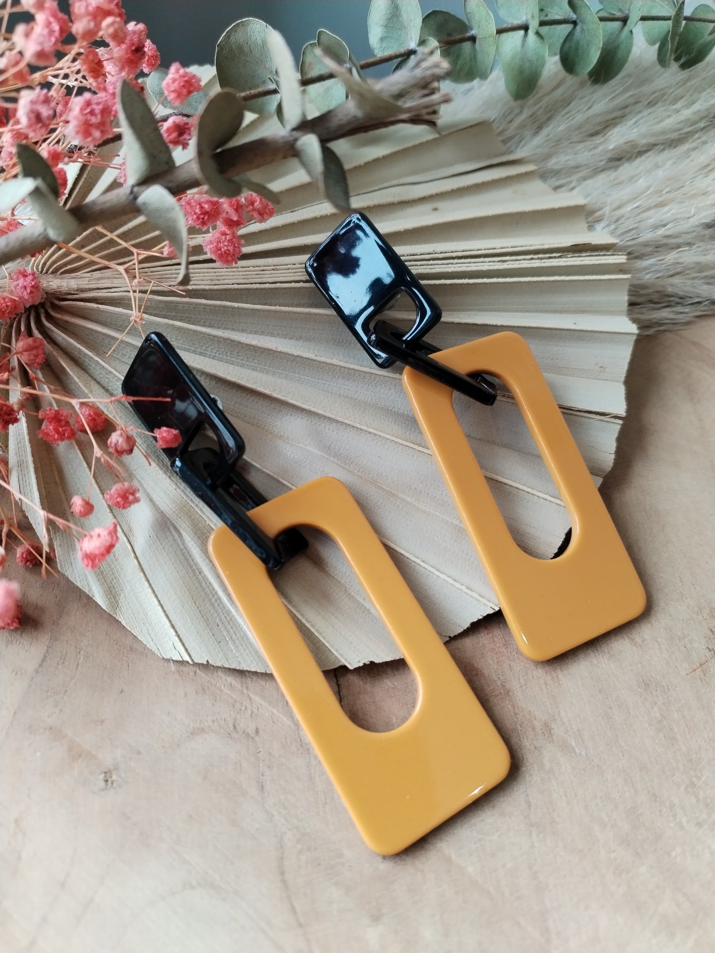 Boucles d'oreilles à clip avec rectangle noire et jaune moutard