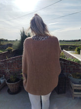 Charger l&#39;image dans la galerie, Gilet oversized Camel
