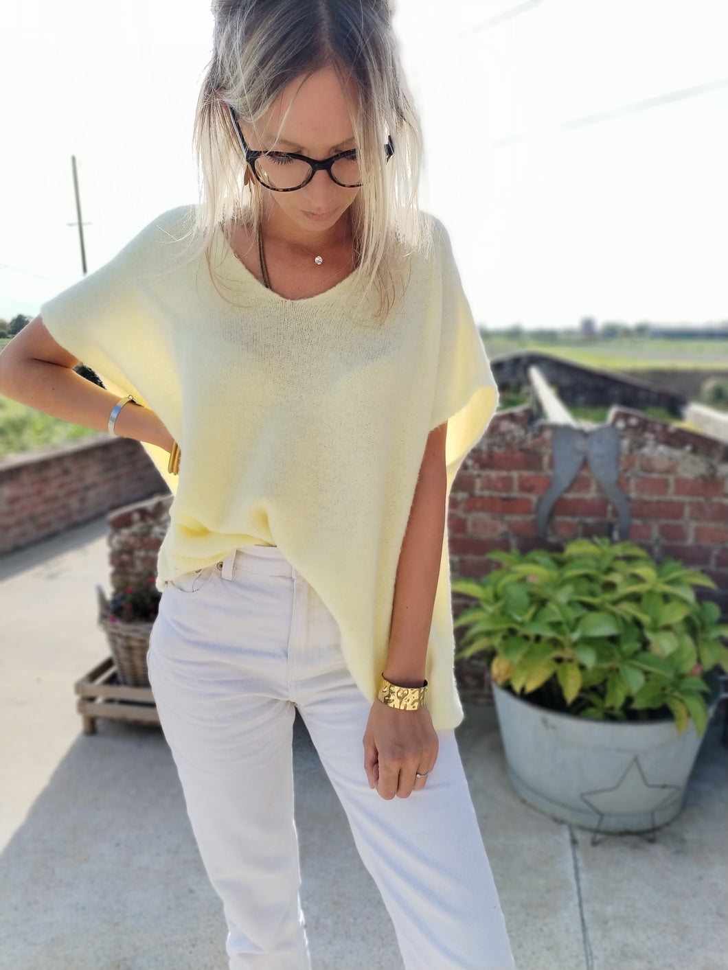 Pull uni jaune col V