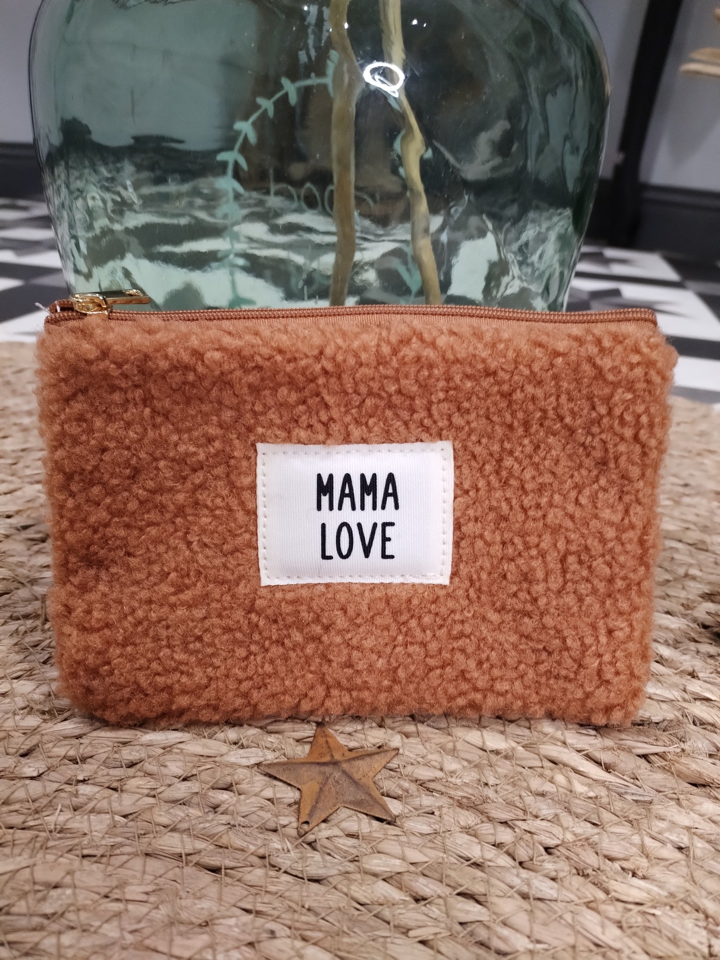 Pochette bouclette Camel avec inscription "Mama Love"