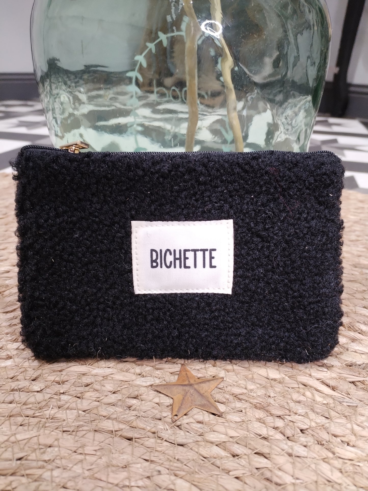 Pochette bouclette Noire avec inscription " Bichette"