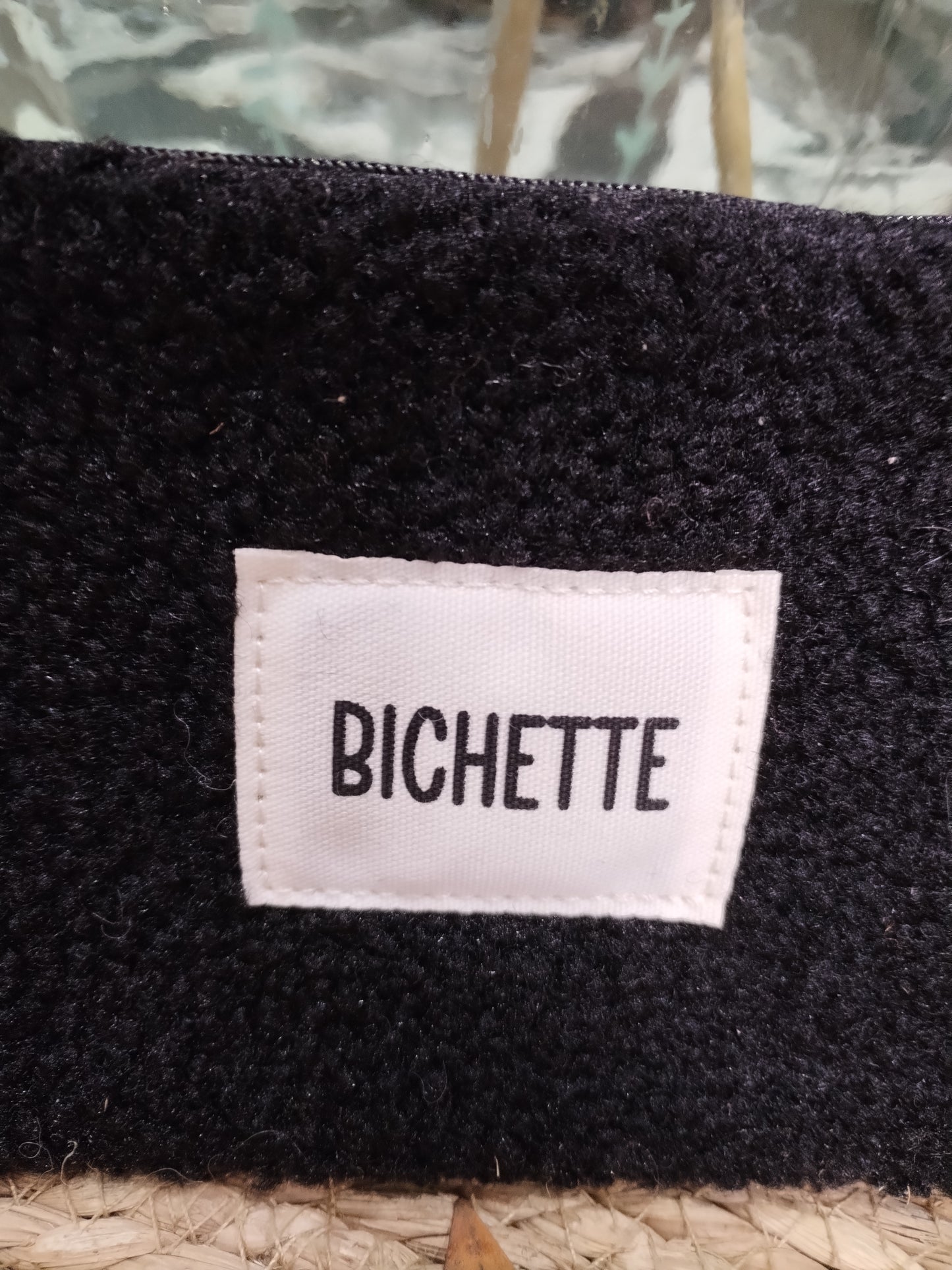 Pochette bouclette Noire avec inscription " Bichette"