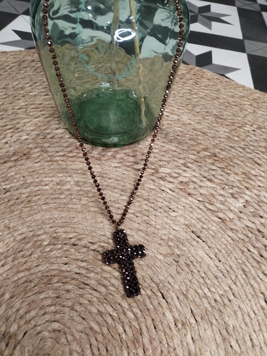 Collier croix en perle chocolat