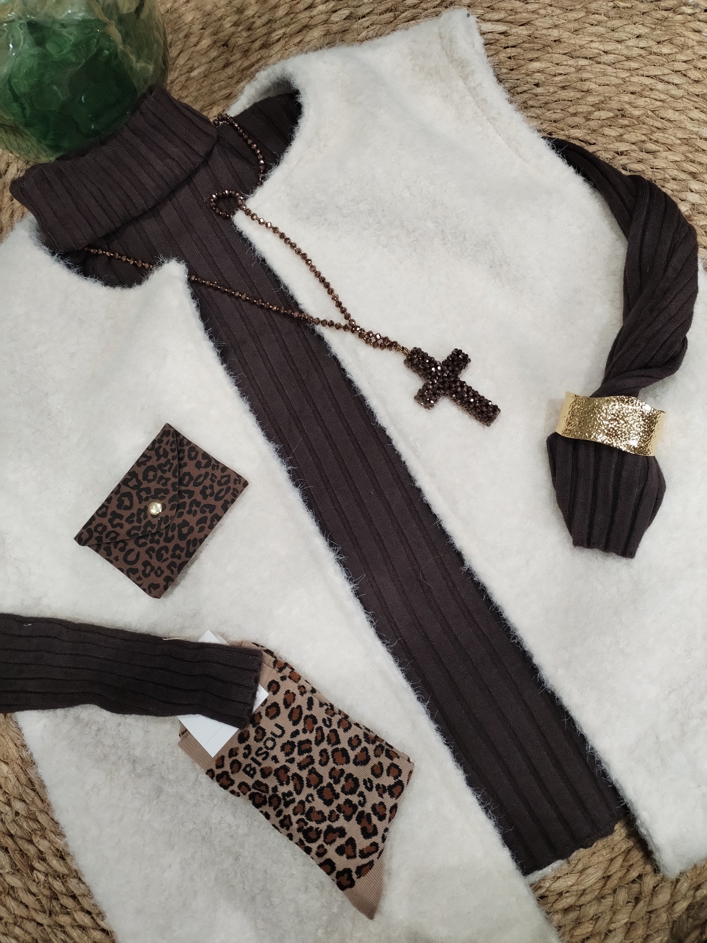 Collier croix en perle chocolat