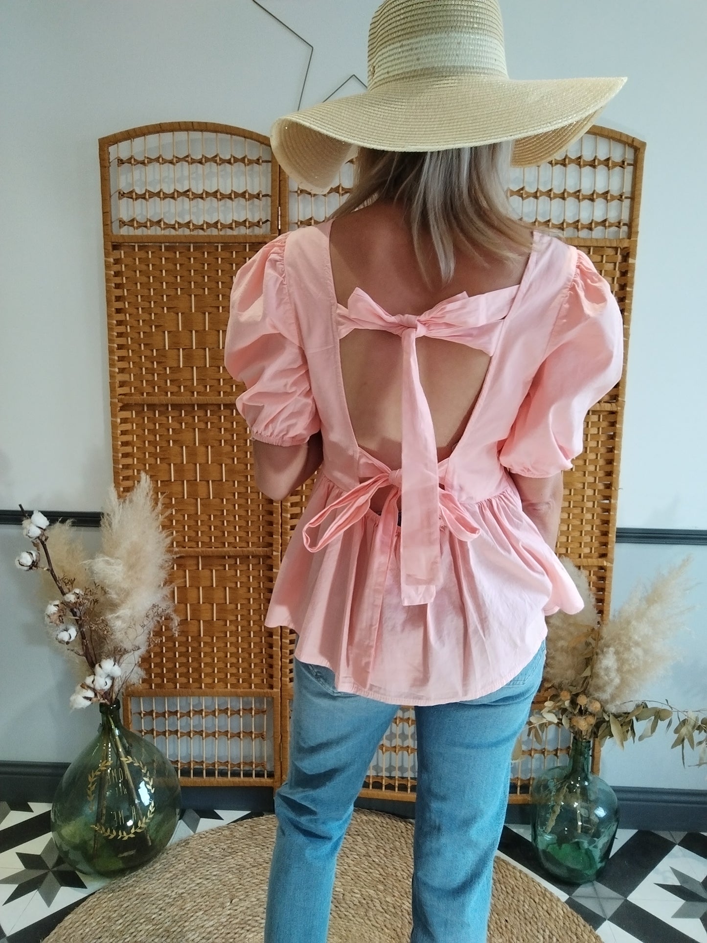 Blouse rose  dos nu à nœuds